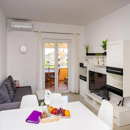 Foric -three Bedroom 3 Rab Town