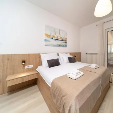Foric -three Bedroom 3 * Rab Town